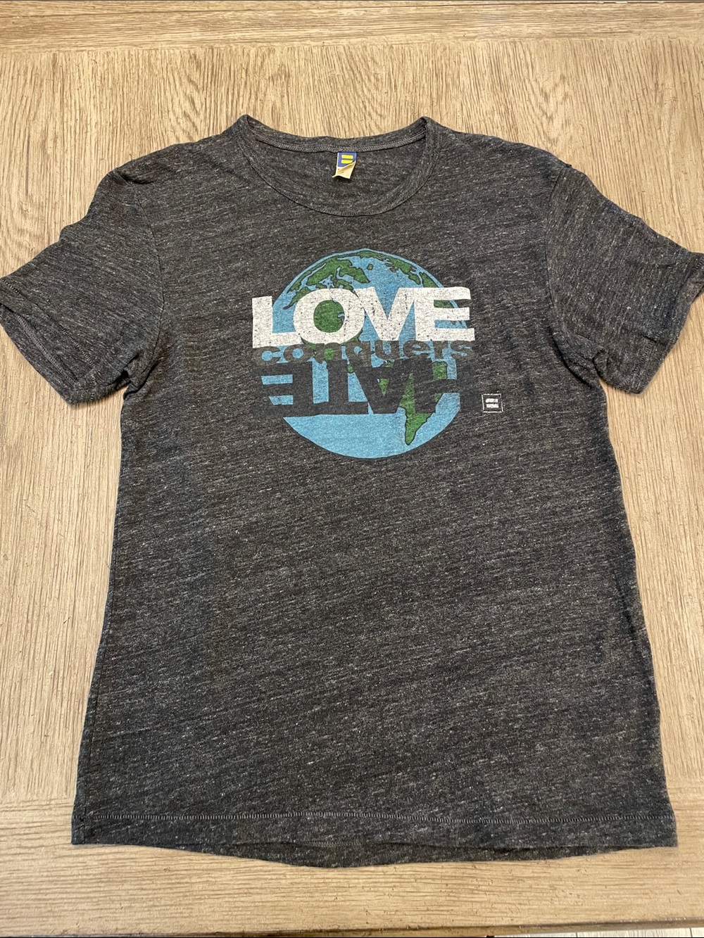 Human Rights Campaign Tshirt, Love Conquers Hate, super soft, like new, M, 18x26